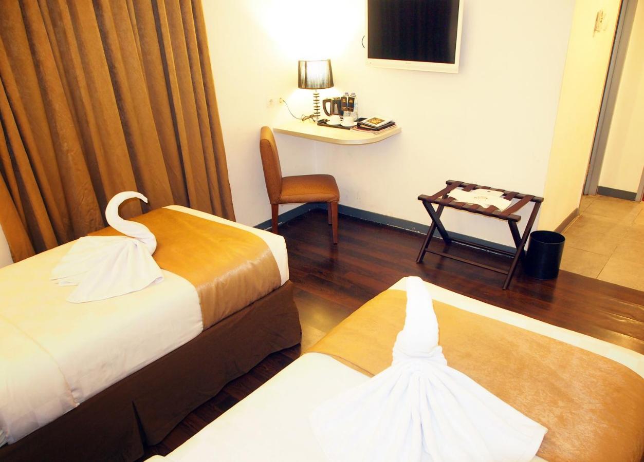 Maven Fatmawati Hotel Giacarta Esterno foto