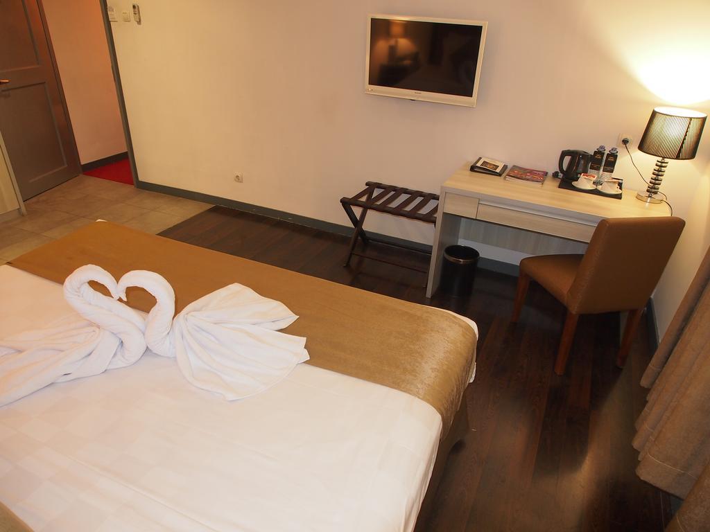 Maven Fatmawati Hotel Giacarta Esterno foto