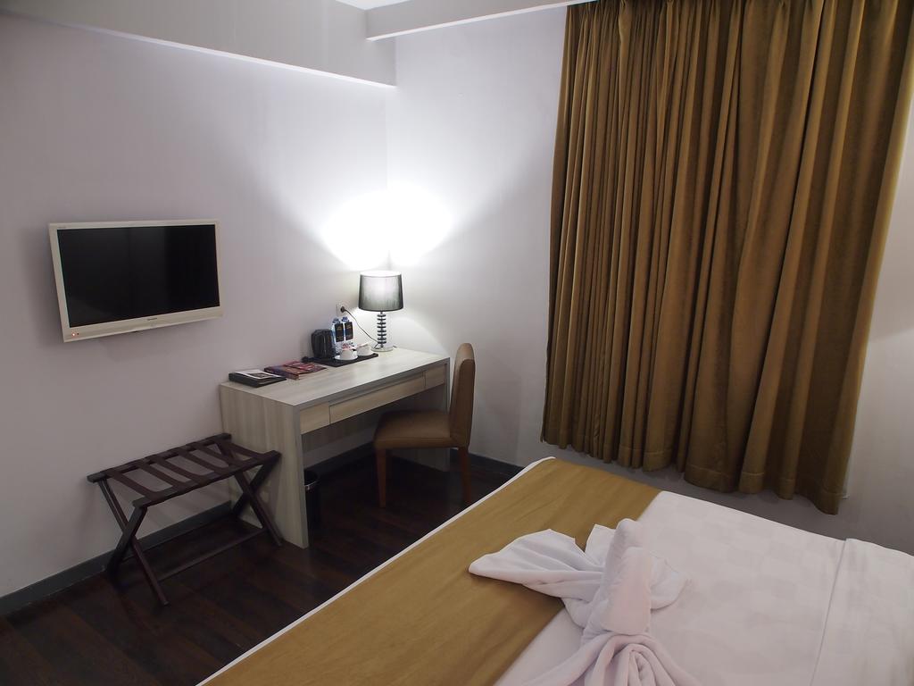 Maven Fatmawati Hotel Giacarta Esterno foto