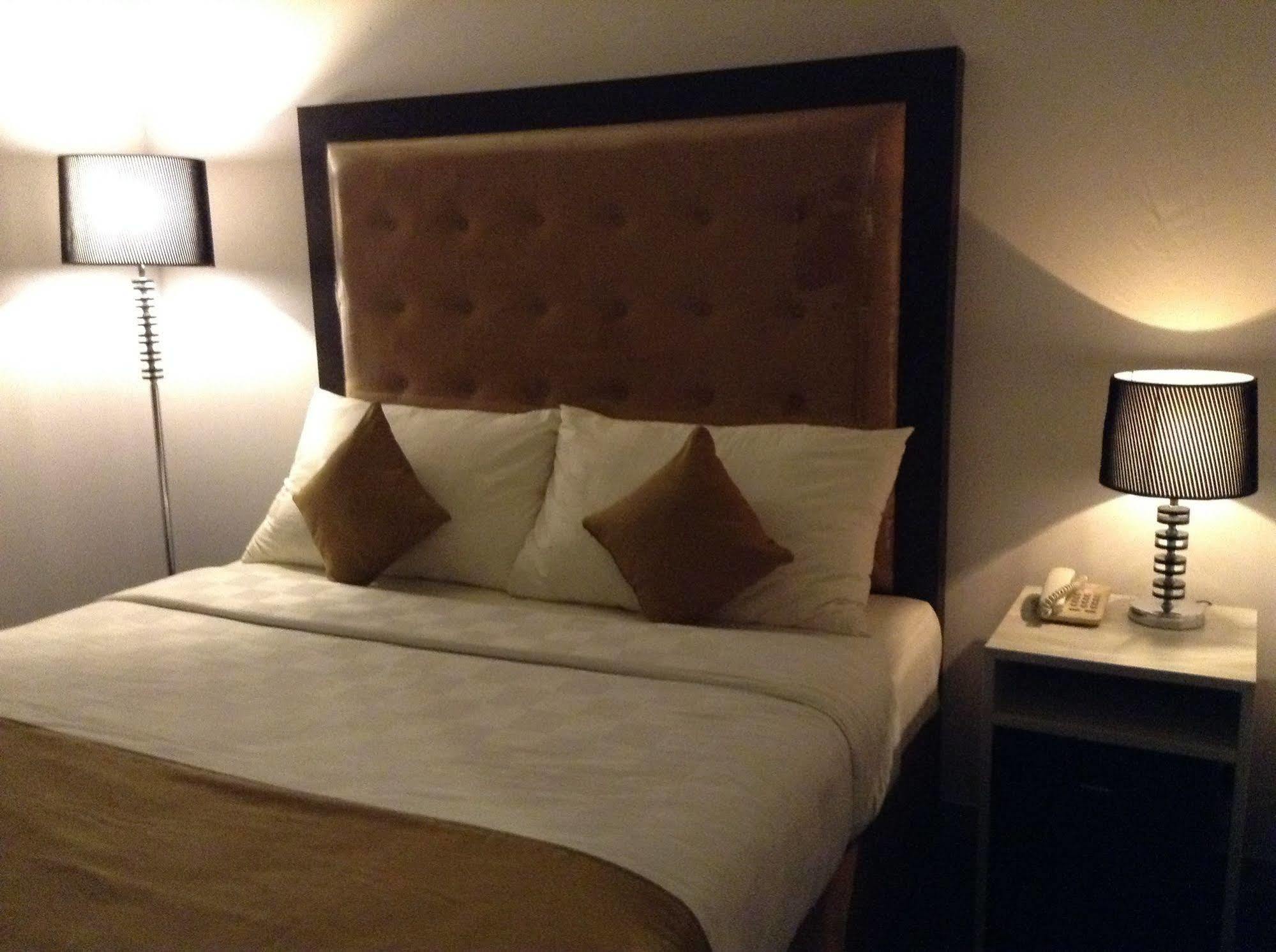 Maven Fatmawati Hotel Giacarta Esterno foto