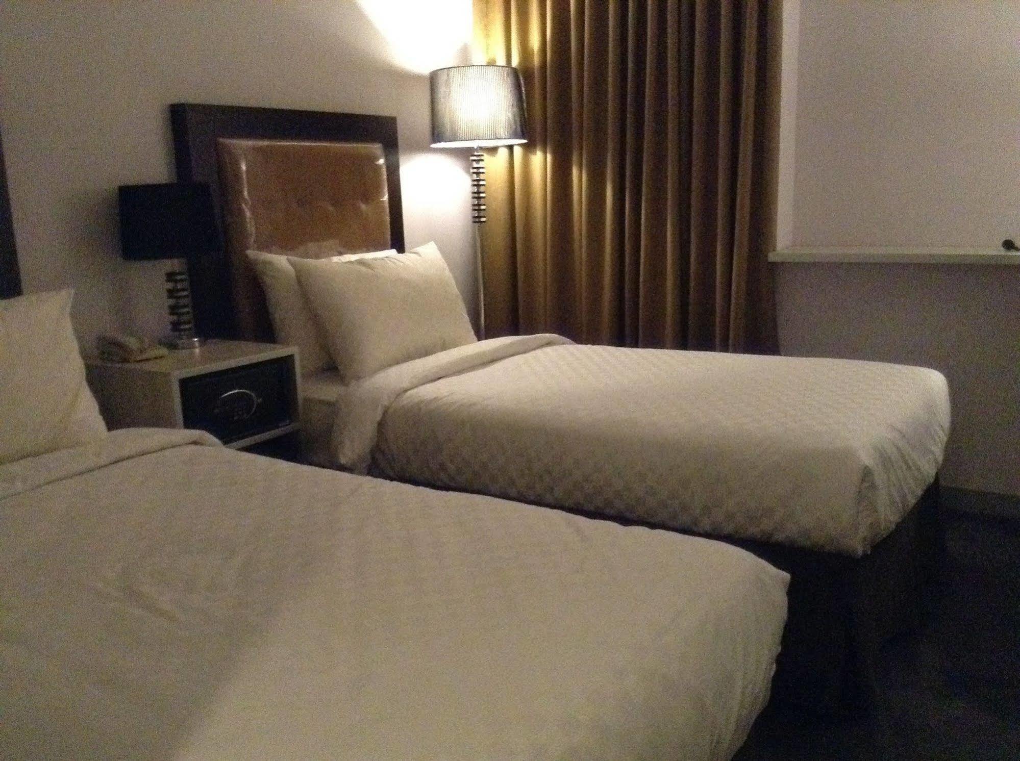 Maven Fatmawati Hotel Giacarta Esterno foto