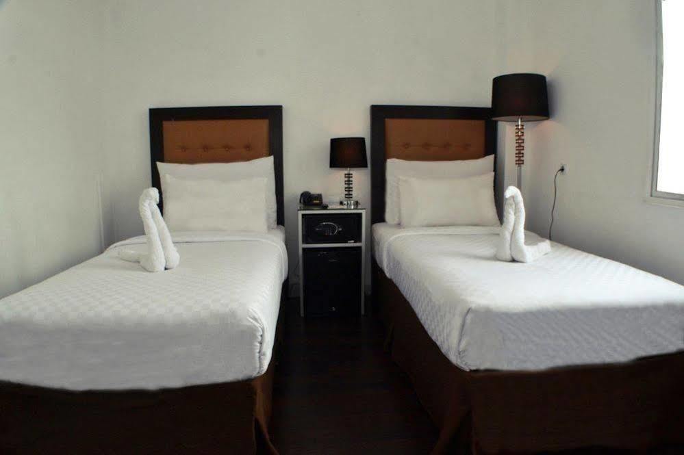 Maven Fatmawati Hotel Giacarta Esterno foto