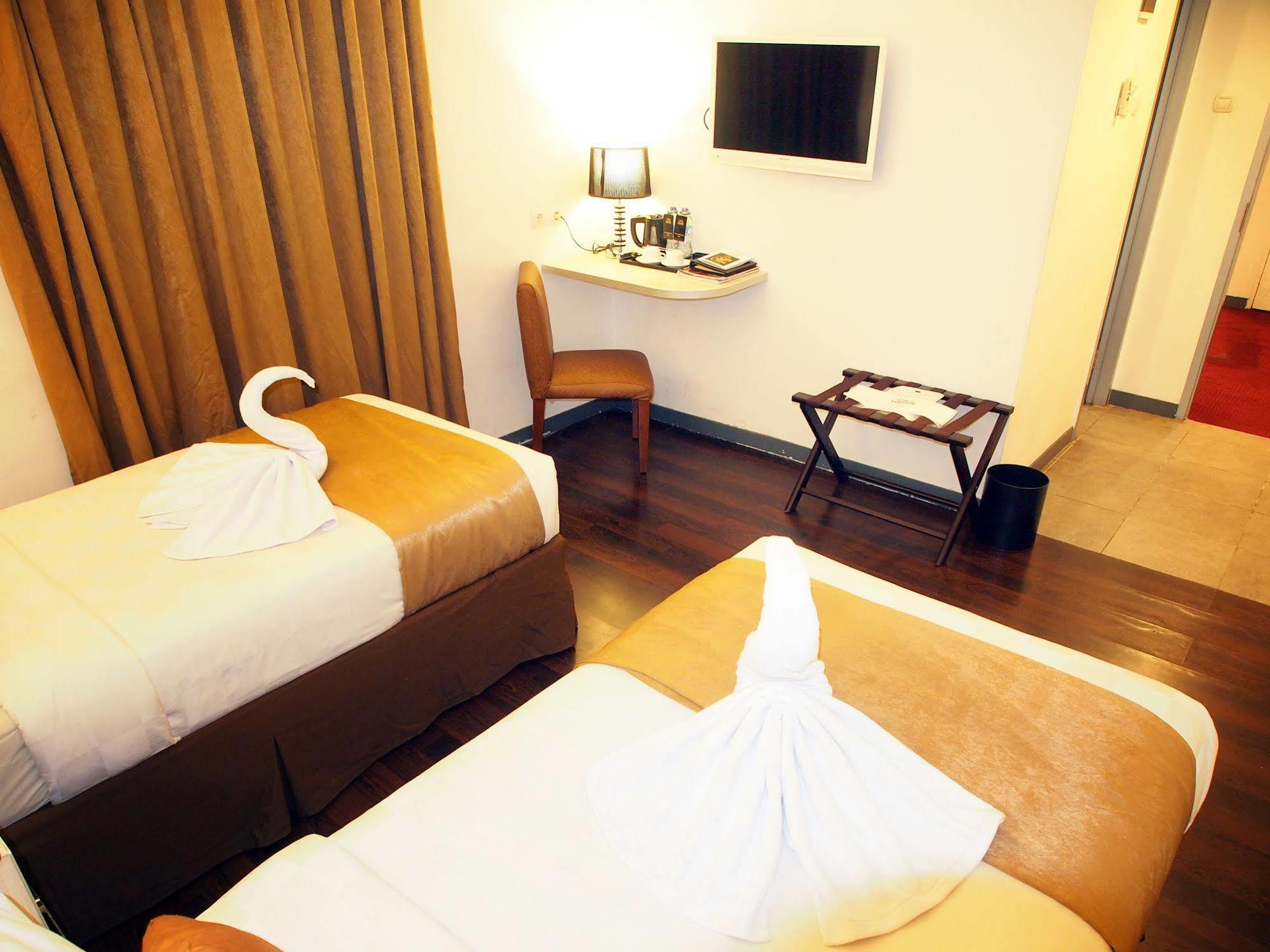 Maven Fatmawati Hotel Giacarta Esterno foto